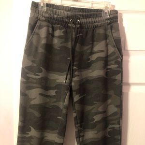 Target camo sweat pants size: XS